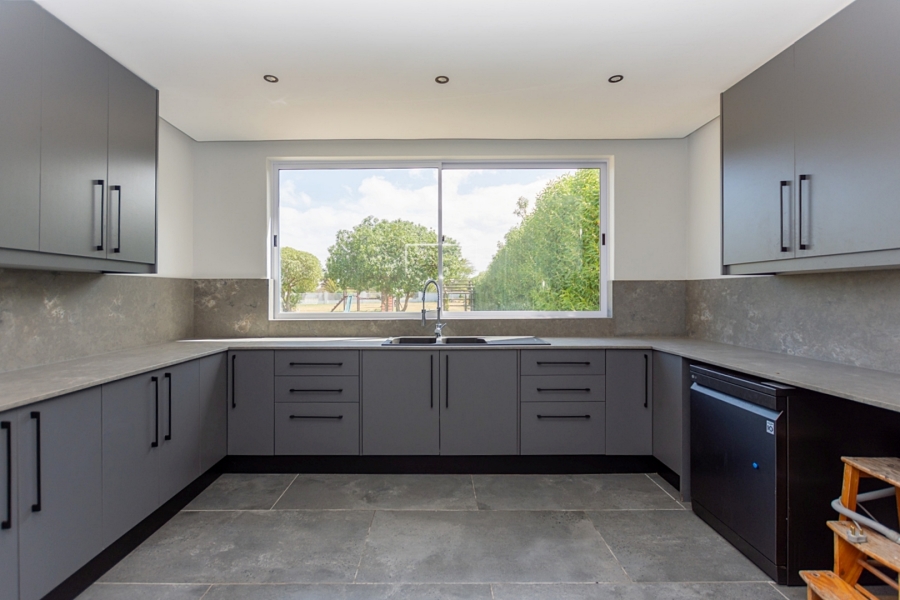 9 Bedroom Property for Sale in Long Acres Country Estate Western Cape